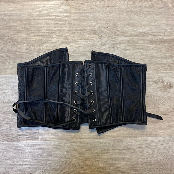 Black Corset - Picture 2 of 3